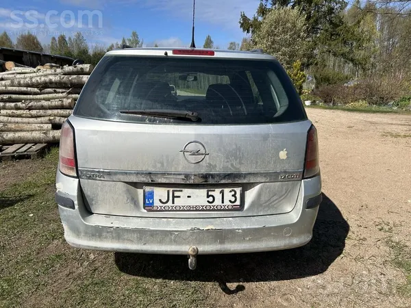 Opel Mašina labi brauc rūc un bremze 