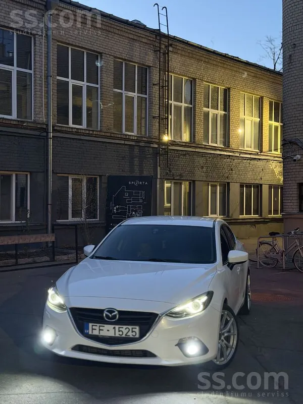 Pārdodu savu 2015. gada Mazda 3 ar jaudīgu un degvielu taupošu 2.2 Bi-Turbo
