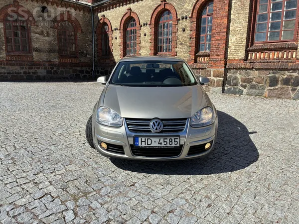 Volkswagen Pārdodu ļoti maz brauktu Jettu ar 1.6 Mpi motoru. 