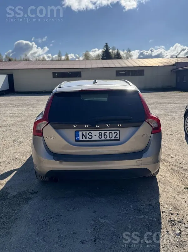 Volvo Pārdodu Volvo V60 no Zviedrijas. Mašīna labā tekni