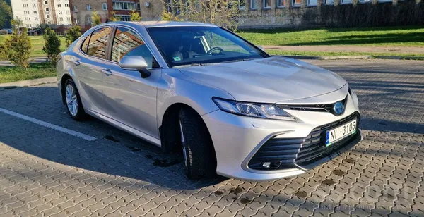 Toyota Camry 2.5 Hybrid ar garantiju. Ļoti ekonomisks. Pirmā reģistrācija ve