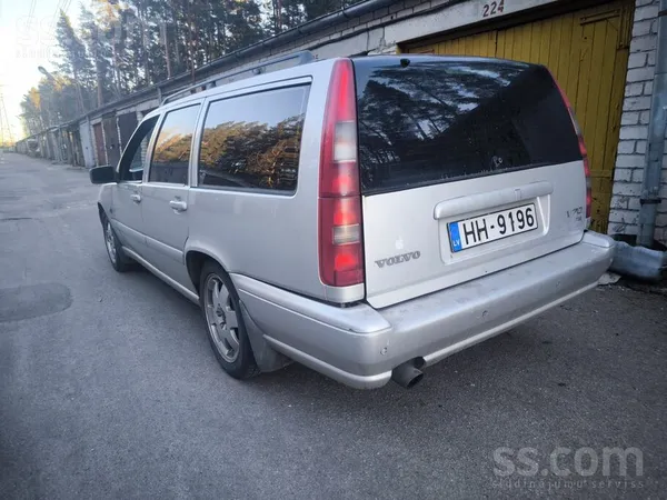 Продаётся авто в хорошем состоянии (за не надобностью). Не гнилой. За машино