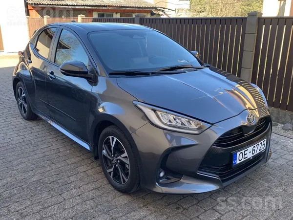 Jaunas a/m stāvoklis 
Toyota Yaris Hybrid 1, 5 e-cvt
Komplektācija - Activ