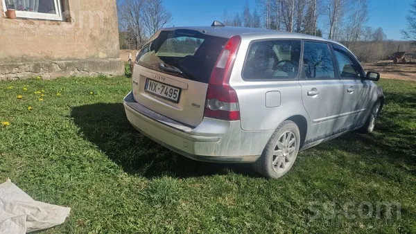 Tehniskā beigusies. Kreisā iekšējā miroņgalva norauta. Motors ritošā kārtībā