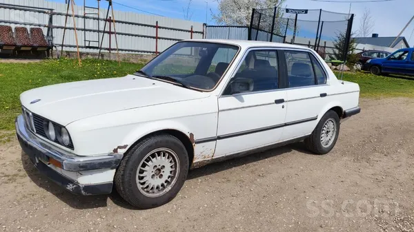 BMW Pārdodu 318 E30. Ar dokumentiem viss ok. Parādu na