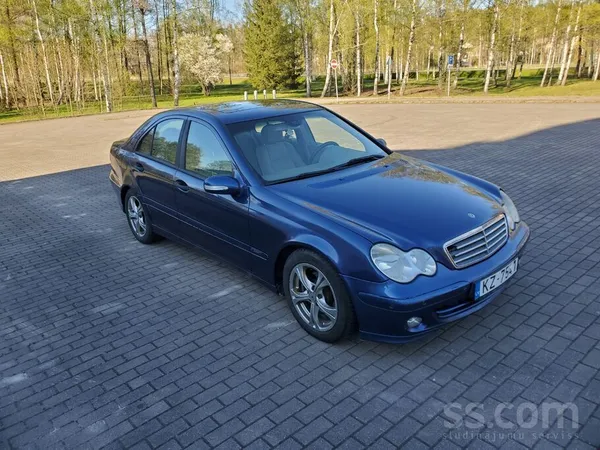 MB C200Cdi 90kw om646. Pa auto perimetru ir pa rūsas pleķīšiem kā arī citi v