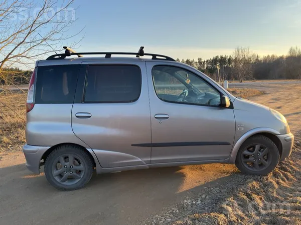 Pārdod ekonomisku, ietilpīgu un uzticamu Toyota Yaris Verso. 
Auto īpašumā