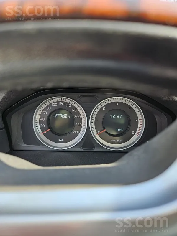 Volvo Vidējais patēriņš 6.5 l, paneļa iekšējā apdare dek