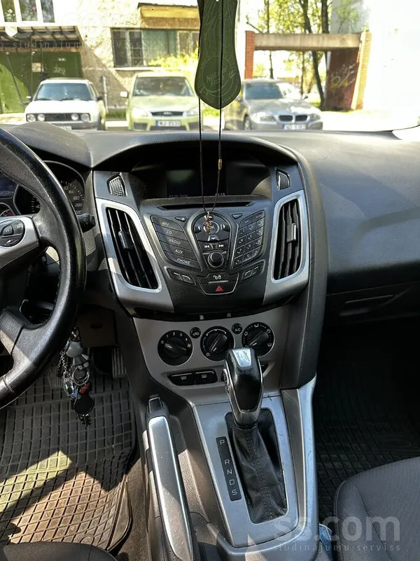 Ford Automašīna ir labā stāvoklī, protams, dažas sīkās 