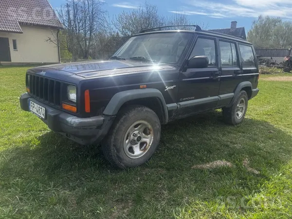 Pārdod uzticamu un izturīgu Jeep Cherokee – īsts bezceļu leģendas pārstāvis,