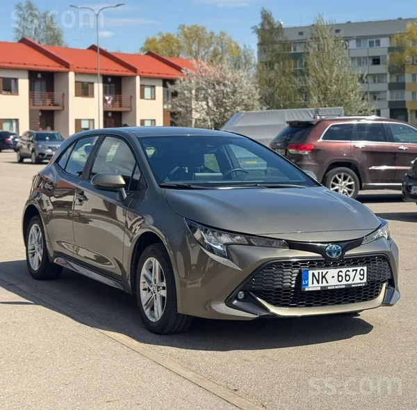 Toyota Īpašnieks pārdod Toyota Corolla Hatchback 1.8 Hybr