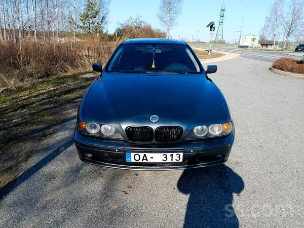 BMW Paroddu BMW 525 diesel 5 speed manuala parnesum la