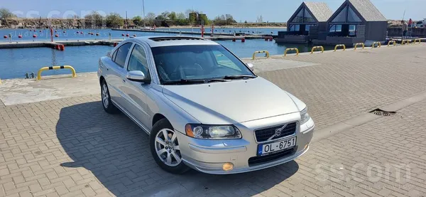 Volvo Pārdodas labs s60 volvo 2.4tdi(136kw)motors kārba 