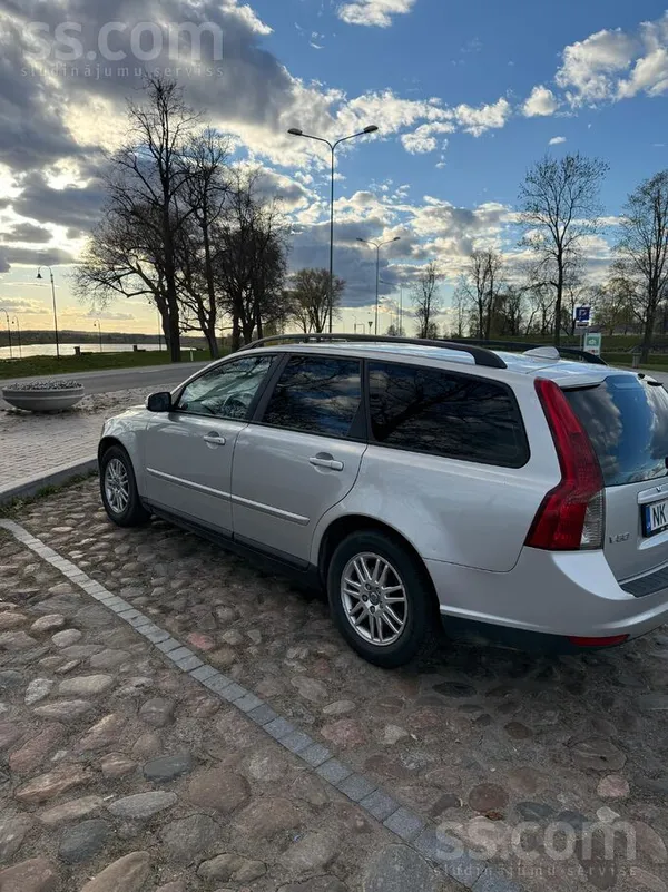 Volvo Pārdod Volvo V50