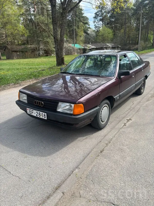 Pārdod audi 100.