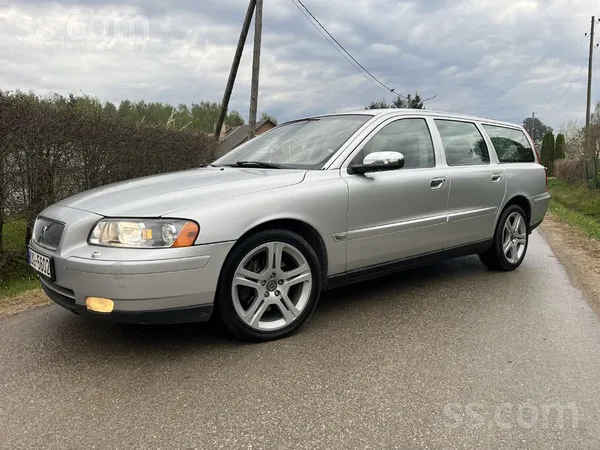 Pārdodu Volvo V70 Awd (4x4) ar 120kw motoru un manuālo ātrumkārbu. Jauna T.