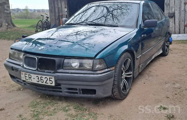BMW Sveiki pardodu bmw e36 ar 1.8is dzinēju. Mašina na