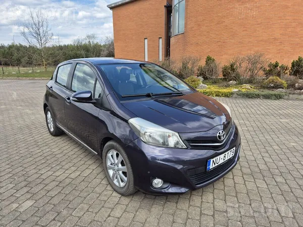 Toyota Kompakts Toyota Yaris 2013.g 1.3 benzīna dzinējs, 