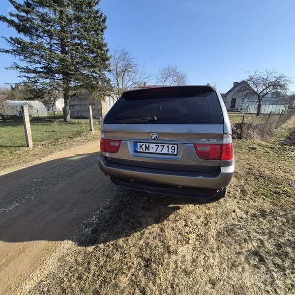 Pārdod labu uzticamu auto. ir rūsa pa perimetru. pēdeja laika vairāk stāv ne