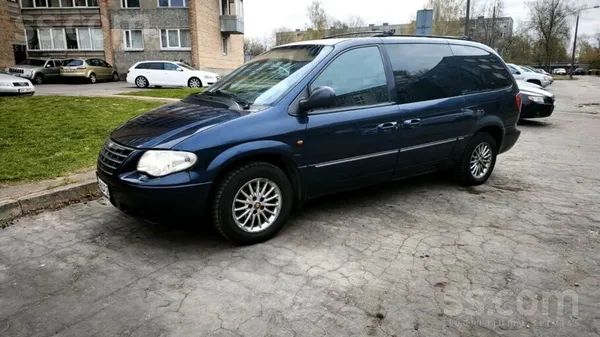 Chrysler Pārdodu ietilpīgu un ērtu ģimenes auto. Ideāli pie