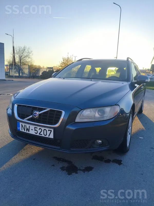 Volvo Īpašnieks pārdod. Jaudīgs un uzticams Volvo V70 (2