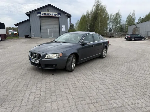 Volvo Pārdod Volvo S80.