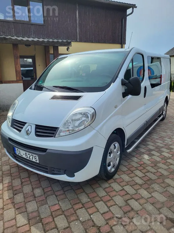 Renault Pārdodu kravas busiņu Renault Trafic labā stāvoklī