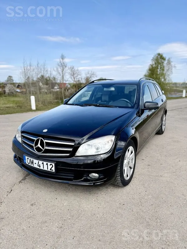 Labs auto ar oriģinālu nobraukumu. Dzinējs un kārba strādā labi. Salons labā