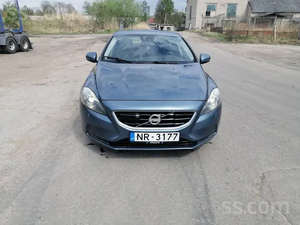 Tiek tirgots labs volvo, jo maz tiek lietots. Viss strādā, kam jāstrādā. Līd