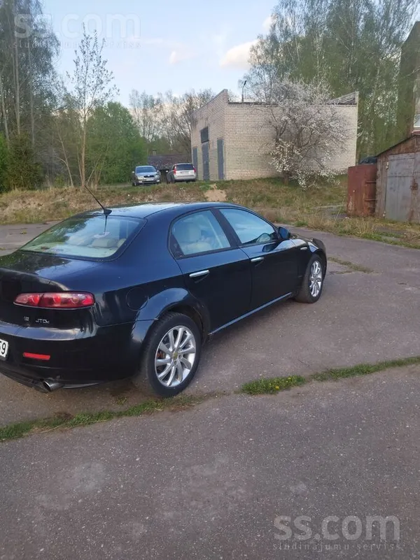 Sveiki pārdodu alfa Romeo 159 1.9 dizels. 

Nesen nomainīta ātrumkārba vis