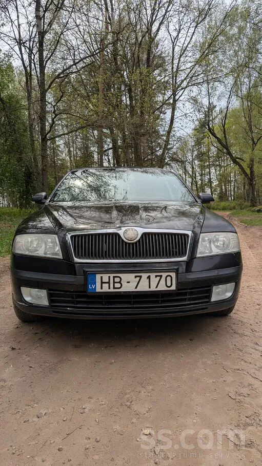 Rūc, brauc, bremzē. Stāv divus gadus. Jaunas atsperes, priekšējais spārns. K
