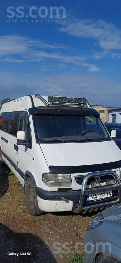 Renault Pardodu busiņu bez apskates. Vinjete nav vajadzīga