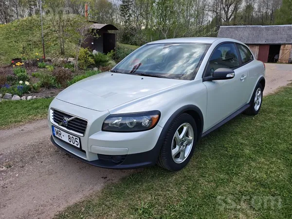 Volvo Pārdodu Volvo C30 2009 gada, pērļu baltā krāsā ar 