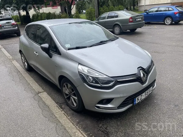 Pārdodu Renault clio. Komplektā ziemas riepas ar diskiem