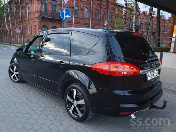 Ford Машина в отличном состоянии, новый ТО пройден. Зам