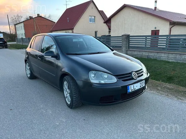 Golf 5 2003. gada 1.9 l dizeļ dzinējs . Auto ir pietiekoši dzīvs.
Mašīna t