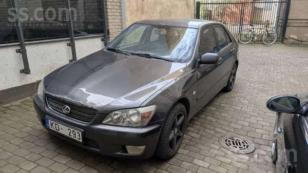 Lexus is200 Xe10 2.0 benzīns/gāze
Ādas salons, elektriski un apsildāmi krēs
