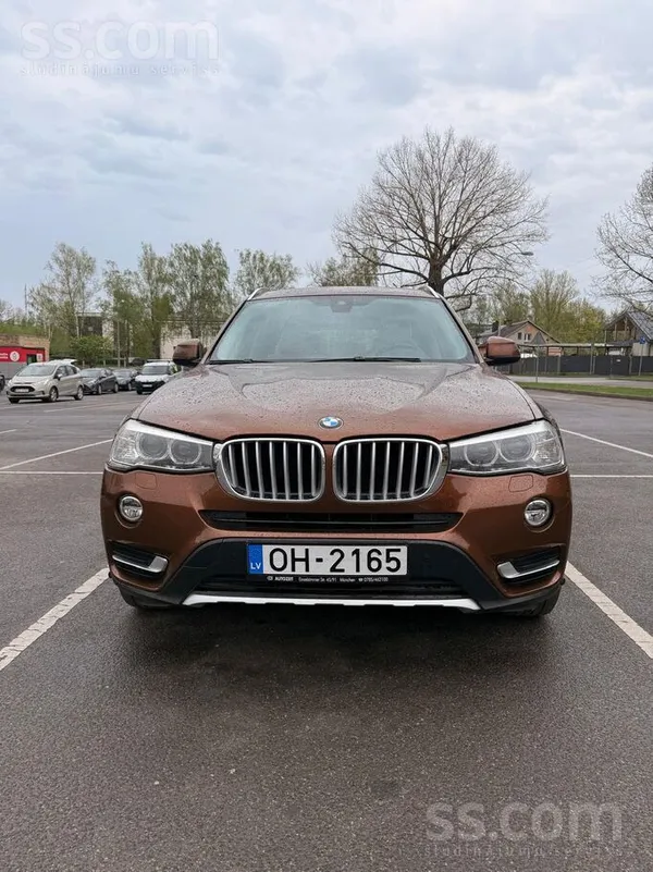 Automašīna no Itālijas. Automašīna Latvijā ir mazāk nekā gadu veca. Auto stā