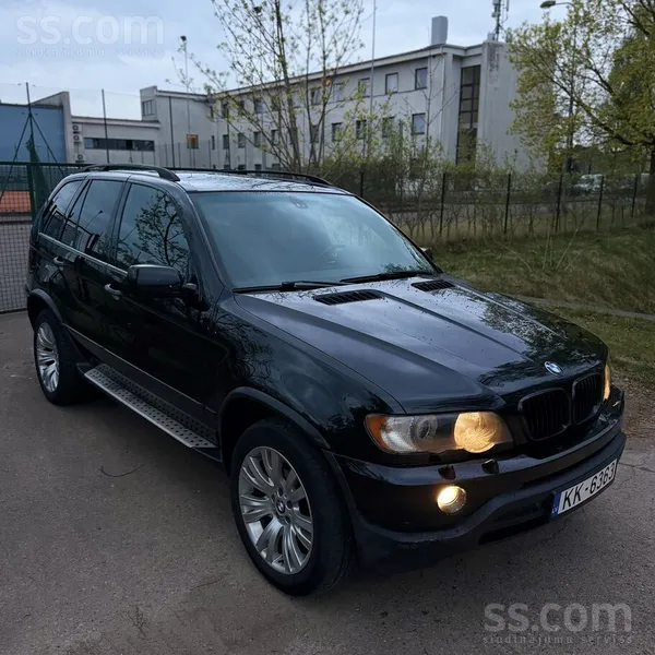 BMW Машина в хорошем состоянии. Катается каждый день. 