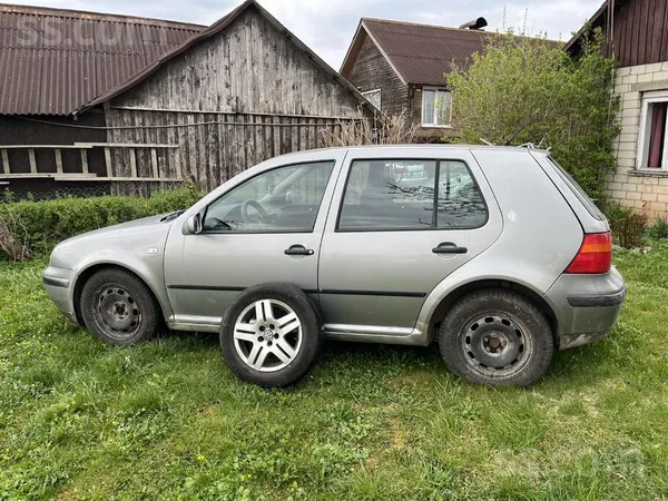 Jauna Ta, labā tehniskā kārtībā, vasaras riepas uz diskiem.