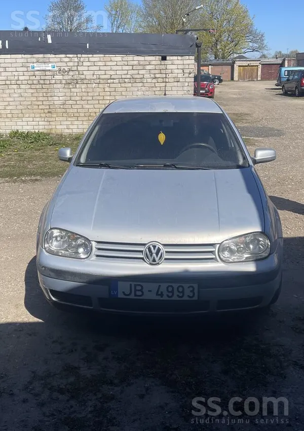 Pārdodu 2000.gada VW Golf 4, 1.9 Tdi ar 6 ātrumu pārnesumkārbu. 
Mašīna ir