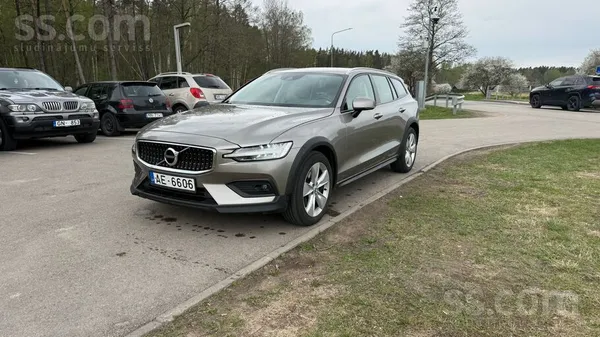 Volvo Pārdod Volvo V60 Cross Country 2019. gada. Dzinējs