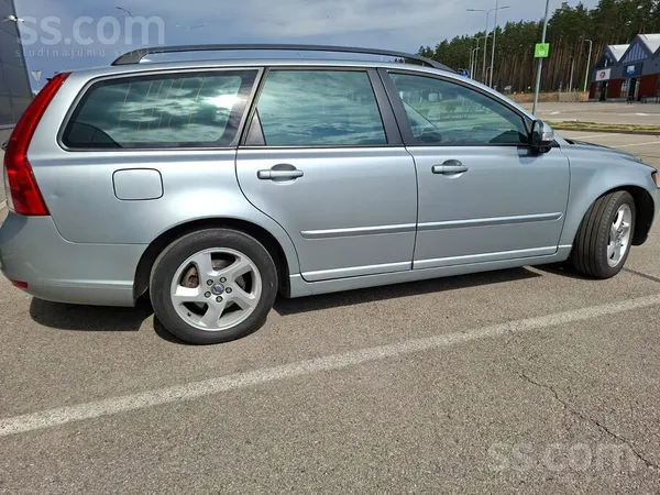 Volvo Pārdod uzticamu Volvo V50. Laba komplektācija - ād
