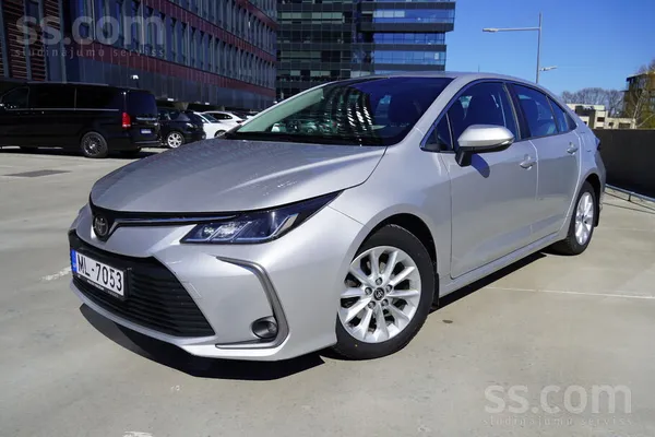 Pārdod uzņēmums – Toyota Corolla sedans, 2020. gads, Active komplektācija.