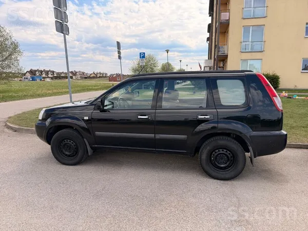 Nissan Automašīna ir pilnībā labā tehniskā stāvoklī. 