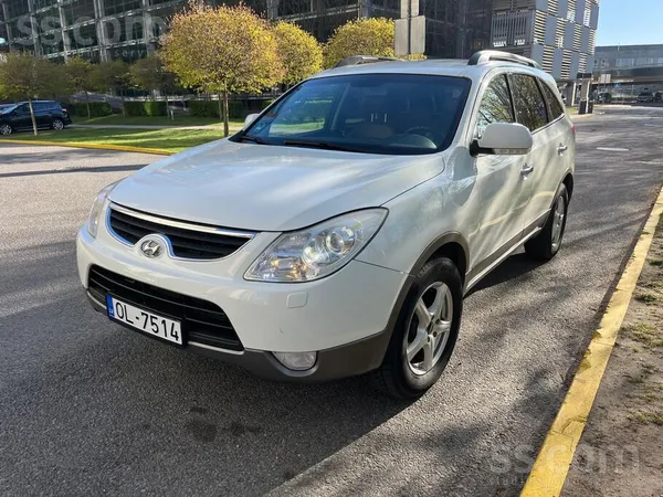 7 sēdvietas, 4x4, 3.0d 236 zirgspēki, piekabes āķis, 
kruīza kontrole, kond