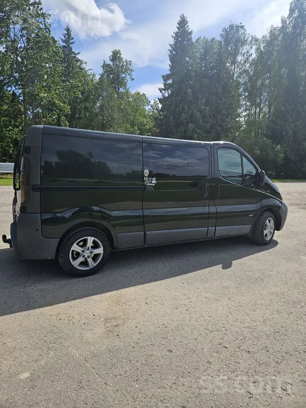 Opel Labs busiņš divi riteņu komplekti.