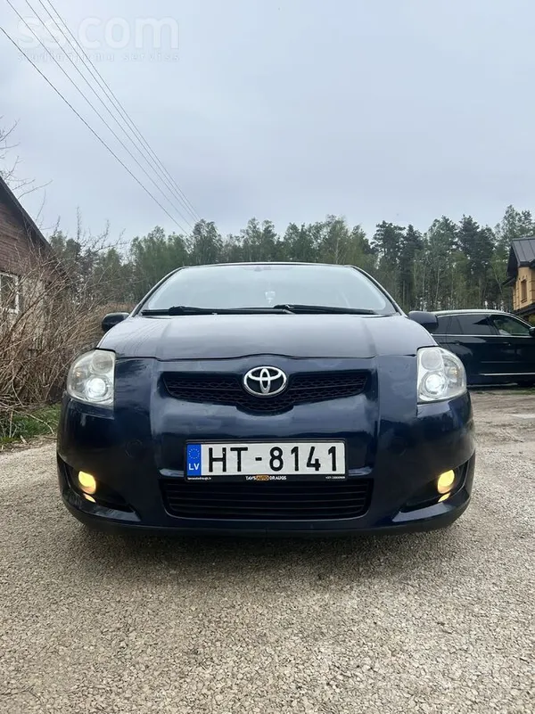 Toyota Pārdoda labs autinš. 2.0 d4d. Lietie diski r 16, l