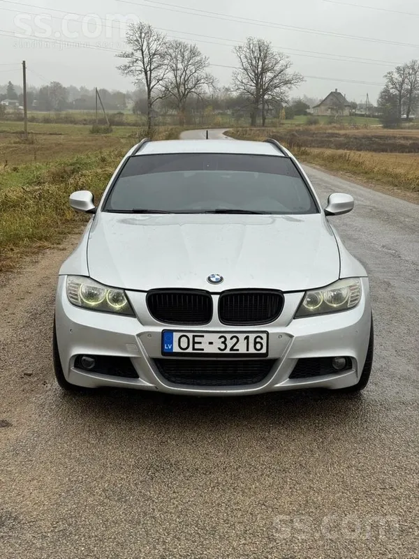 Pārdodu BMW e91 2011 gada 2.0d 135kw. 
no komplektācijas -
 Ādas recaro apsi
