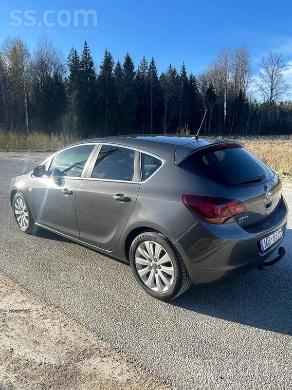 Opel Pārdod labu koptu Opel Astra 2011gada 1.7d Zobsiks